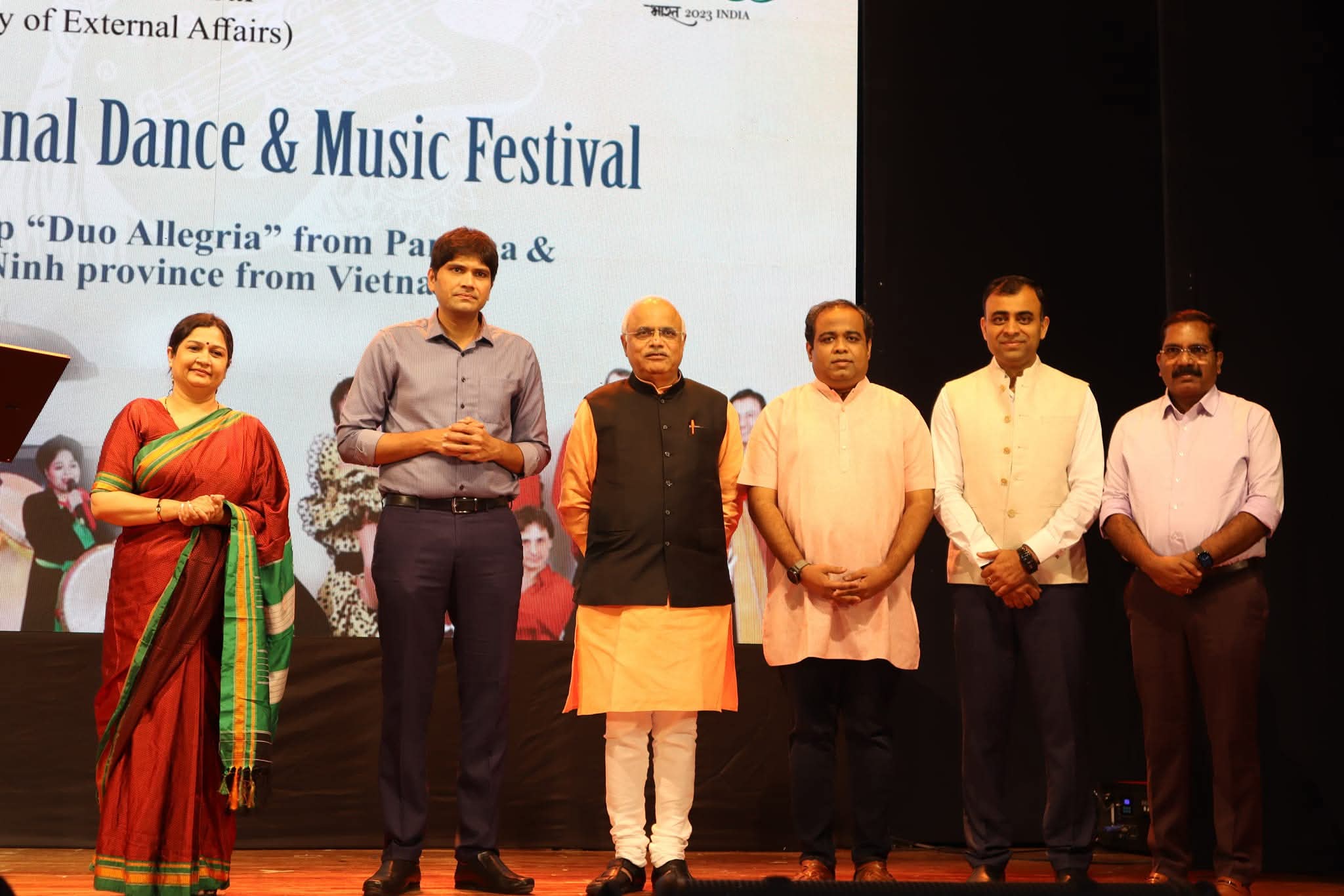 Sharing the stage with IAS abhijit Bangar Mr Vinay sahastrabuddhe sujay patkivaijayanti vinay apte and actress aditi sarangdhar
